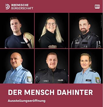 Auf dem Bild sind sechs Personen zu sehen, von denen fünf in Uniformen der Polizei und Feuerwehr sind.  