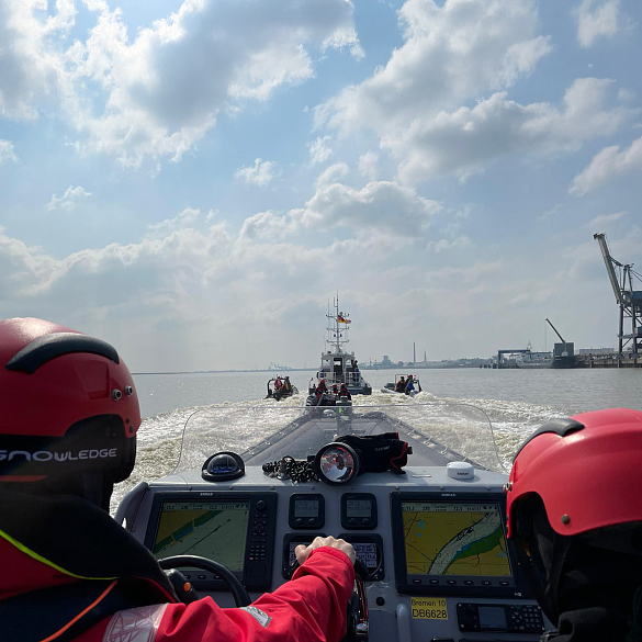 Hier sehen Sie die Maritime Einsatzgruppe in Formationsfahrt